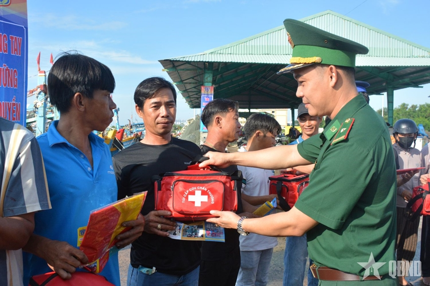 Coast Guard Regions 3, 4 accompany fishermen